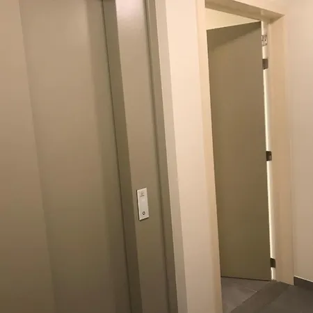 Livorno With Private Parking * Nieuport