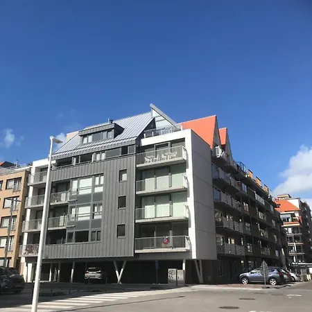 Livorno With Private Parking Nieuwpoort